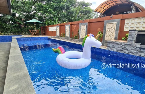 Ciawi Villa | 425 m² Villa ∙ 4 bedrooms ∙ 18 guests