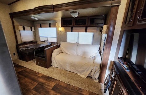 Anderson House | 42ft Fifth wheel camper on Lake Hartwell