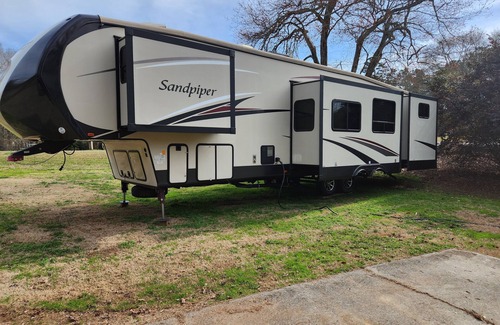 Anderson House | 42ft Fifth wheel camper on Lake Hartwell