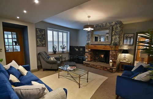 Clitheroe Cottage | 43 WADDOW VIEW, family friendly, with open fire in Clitheroe