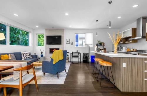 Fremont House | 4313 Fremont · 3b2.5b Fremont Gem w/Seattle Skyline & Lake View