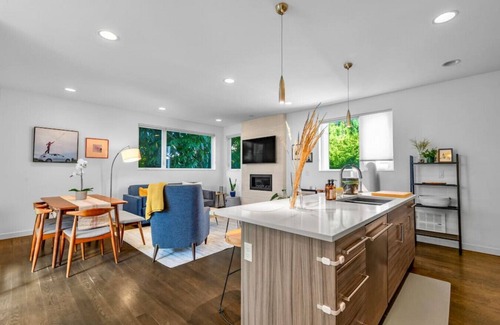 Fremont House | 4313 Fremont · 3b2.5b Fremont Gem w/Seattle Skyline & Lake View