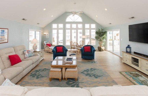 Sandbridge House | 432 m² House ∙ 10 bedrooms ∙ 22 guests