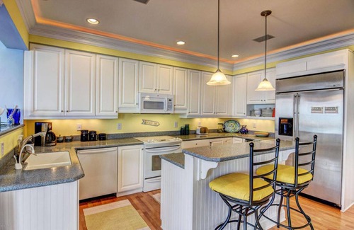 North Topsail Beach House | 4358 Island Dr Oceanfront 5BR, 4.5 bath, Internet, Community Pool