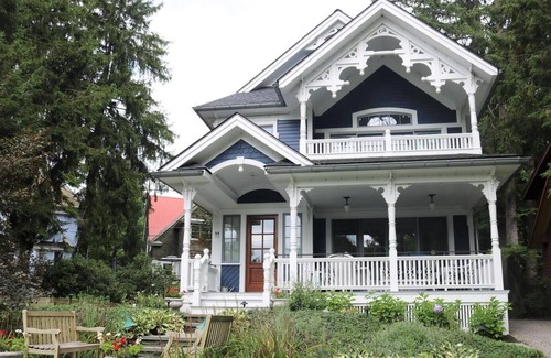 Chautauqua House | 44 Forest Lane 4 Bedroom Home by Redawning