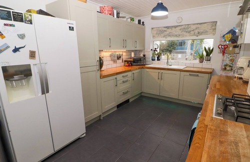Milford Haven Cottage | 44 HONEYBOROUGH ROAD, pet friendly, with pool in Neyland