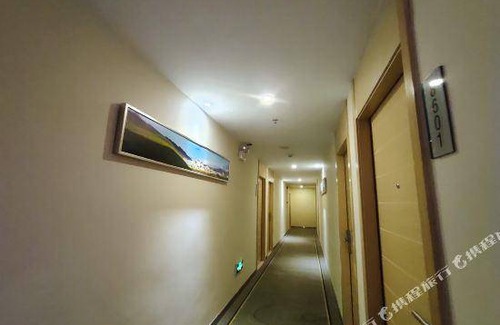 Jinping Qu Hotel | 44 m² Hotel ∙ 4 guests