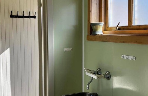 Hamnøya House | 44 m² House ∙ 2 bedrooms ∙ 3 guests