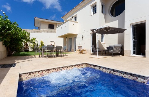 Tabaiba Villa | 440 m² Villa ∙ 5 bedrooms ∙ 10 guests