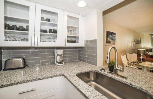 Trailer Estates House | 4411 Shorewalk 15 min to Beach and 5 mins to IMG