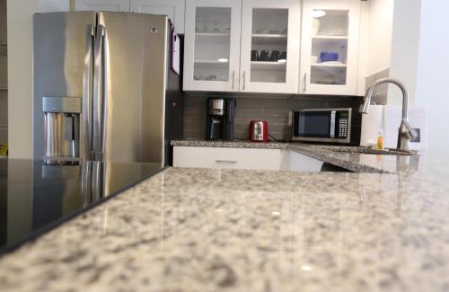 Trailer Estates House | 4411 Shorewalk 15 min to Beach and 5 mins to IMG