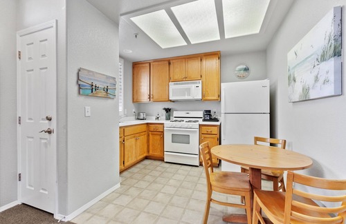 Oceano Condo | 444 Pier Ave. #309: 1 BR, 1 BA Condominium in Oceano, Sleeps 4