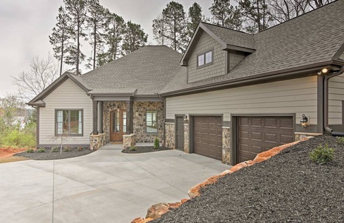 Seneca House | 445 m² House ∙ 5 bedrooms ∙ 14 guests