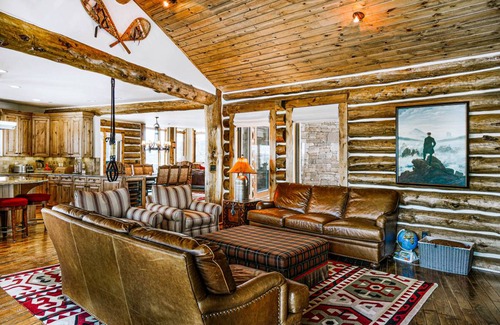 Gallatin Gateway Cabin | 448 m² Cabin ∙ 4 bedrooms ∙ 8 guests