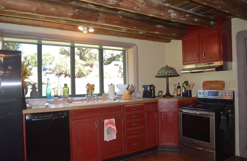 Taos House | “44a - Orchard Pommerale” is a treasure for relaxation with southwest charm