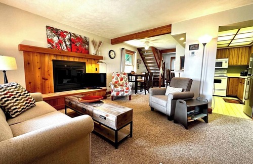 Conway House | 45' Crooked Lake Frontage