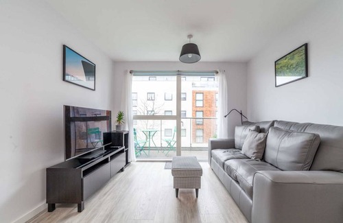 London Borough of Hounslow Apartment | 45 m² Apartment ∙ 1 bedroom ∙ 2 guests