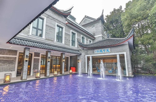 Fenghua Hotel | 45 m² Hotel ∙ 4 guests