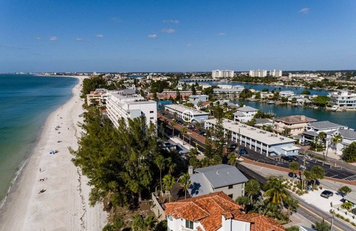 Sunset Beach Condo | 45 m² Condo ∙ 1 bedroom ∙ 4 guests