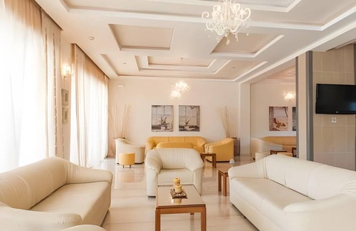 Kalamaki Hotel | 45 m² Hotel ∙ 20 guests