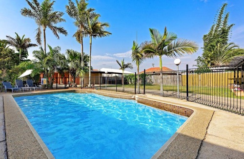 Bundaberg West Hotel | 45 m² Motel ∙ 3 bedrooms ∙ 10 guests