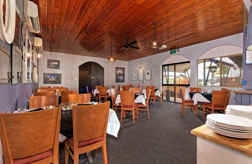 Bundaberg West Hotel | 45 m² Motel ∙ 3 bedrooms ∙ 10 guests