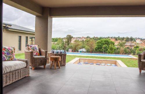 Muldersdrift Villa | 45 m² Villa ∙ 9 bedrooms ∙ 18 guests