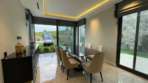 Dagbelen Villa | 450 m² Villa ∙ 5 bedrooms ∙ 10 guests