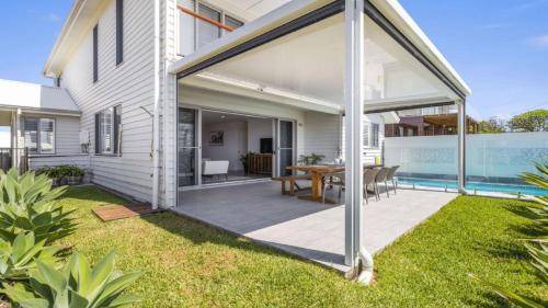 Woolgoolga House | 450 m² House ∙ 5 bedrooms ∙ 10 guests