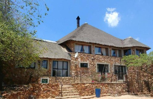 Hartbeespoort Cabin | 450 m² Lodge ∙ 9 bedrooms ∙ 18 guests
