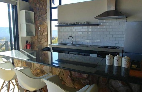 Hartbeespoort Cabin | 450 m² Lodge ∙ 9 bedrooms ∙ 18 guests