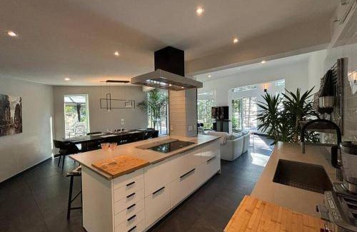 Bowen Island Villa | 450 m² Villa ∙ 3 bedrooms ∙ 6 guests