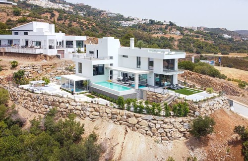 Marbella Villa | 450 m² Villa ∙ 4 bedrooms ∙ 7 guests