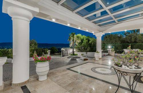 Akrotiri Villa | 450 m² Villa ∙ 5 bedrooms ∙ 14 guests