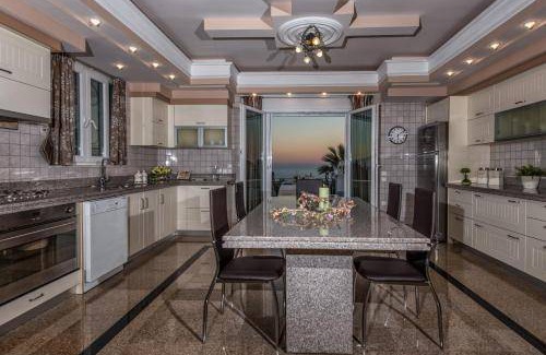 Akrotiri Villa | 450 m² Villa ∙ 5 bedrooms ∙ 14 guests
