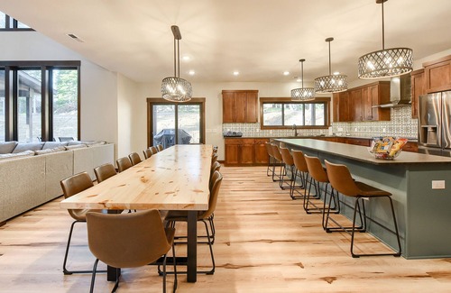 Lead Cabin | 4500 Sq. Ft Spacious Lodge, 7 Person Hot Tub, 3 En-suites Walk to Clubhouse!