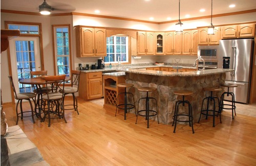 Manson House | 4500sf Gorgeous Lake House on Main Lake Channel with private dock and Hot tub.