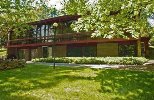 Weirton House | 455 m² House ∙ 4 bedrooms ∙ 9 guests