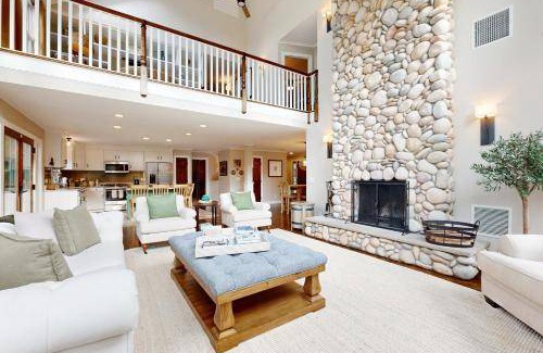 Lagoon Heights House | 455 m² House ∙ 4 bedrooms ∙ 9 guests