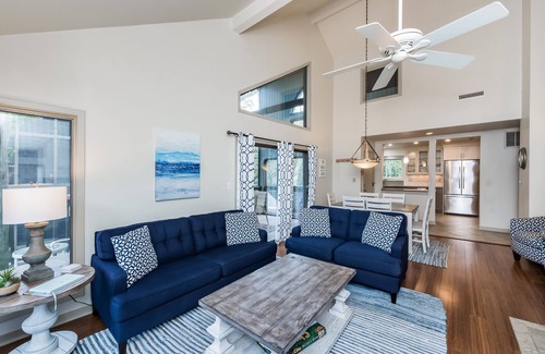 Kiawah Island Condo | 4550 Parkside: 2BR Beauty, Screened Porch & Deck, Credit for Bikes/Beach Gear