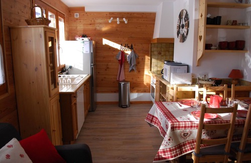 Ceillac Apartment | 45m2 apartment - Renovated - South facing - Ground floor - 5 people -