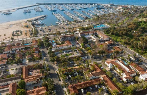 West Beach House | 46 m² Motel ∙ 2 bedrooms ∙ 127 guests