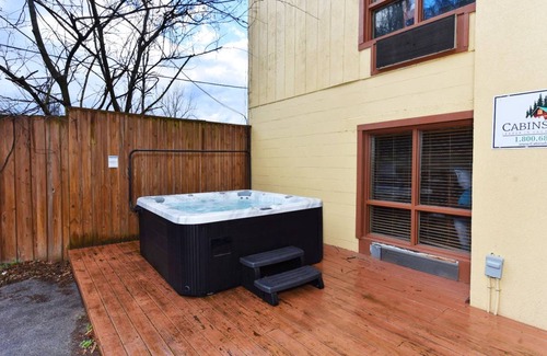 Gatlinburg Cabin | 465 m² Cabin ∙ 5 bedrooms ∙ 50 guests
