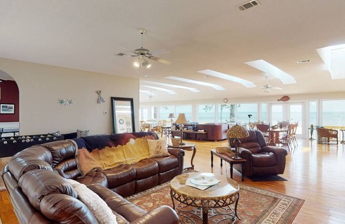 Freeport House | 465 m² House ∙ 4 bedrooms ∙ 14 guests