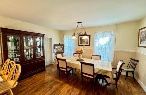 Pittsfield House | 465 m² House ∙ 6 bedrooms ∙ 18 guests