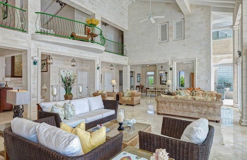 Work Hall Villa | 465 m² Villa ∙ 3 bedrooms ∙ 6 guests