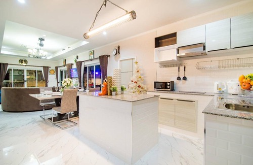 Hua Hin Villa | 468 m² Villa ∙ 5 bedrooms ∙ 15 guests