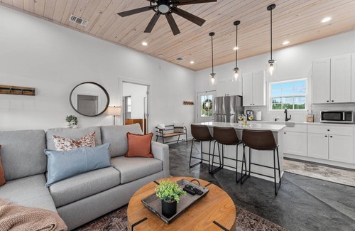 Fredericksburg Cottage | 47 m² Cabin ∙ 2 bedrooms ∙ 4 guests