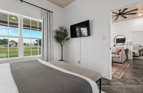 Fredericksburg Cottage | 47 m² Cabin ∙ 2 bedrooms ∙ 4 guests