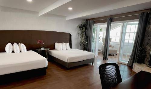 Davis Bay Hotel | 47 m² Hotel ∙ 10 guests